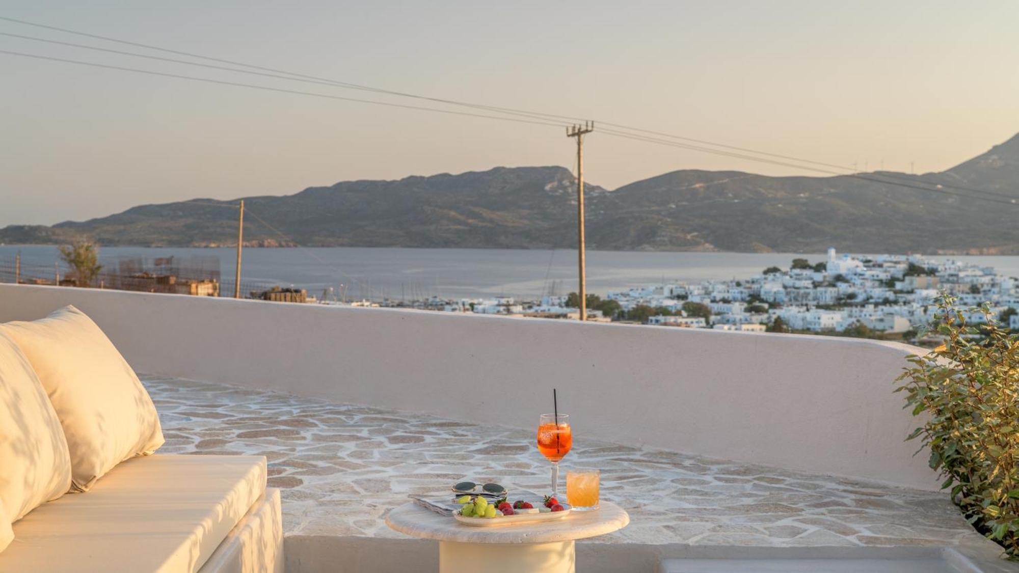 Solus Suites Milos 아다마스 외부 사진